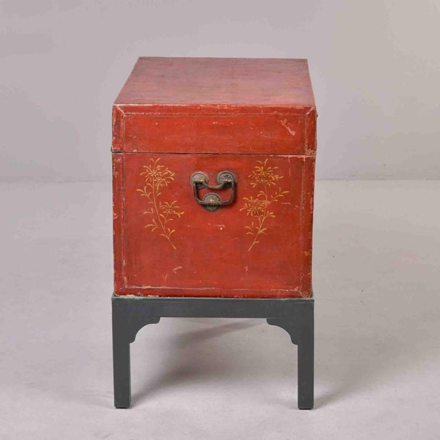 19th Century Chinese Red Lacquer Trunk on Stand With Gilt Decoration For Sale - Image 4 of 12