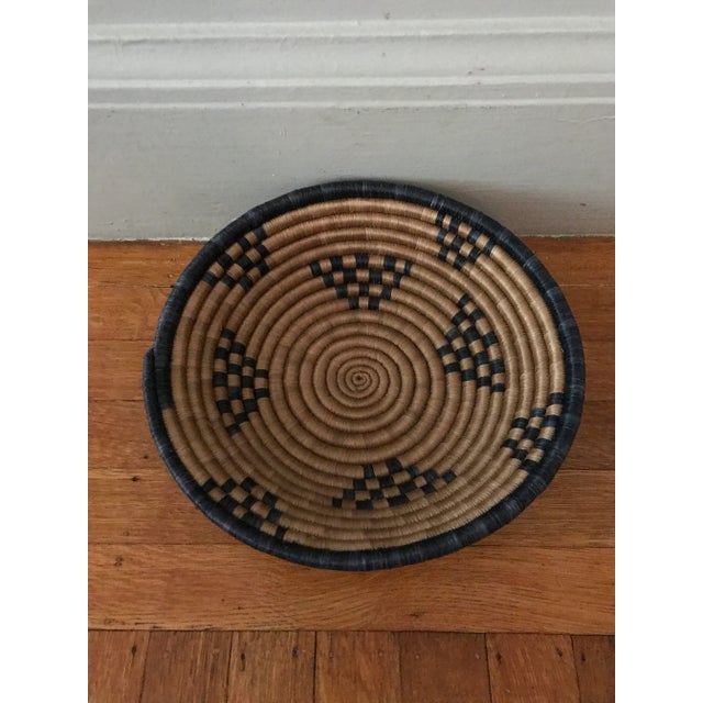 African Hand-Made Round Basket, 10.5 In. Diameter, Natural and Black For Sale In San Francisco - Image 6 of 6