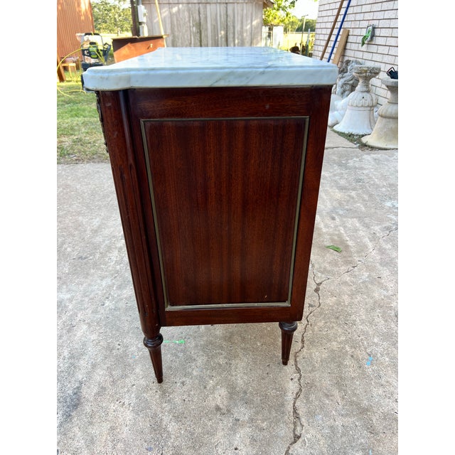 French 19th Century Louis XVI Carrara Marble Top Mahogany Commode For Sale - Image 10 of 12