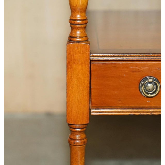 Gold Flamed Mahogany Side Table with Butlers Serving Tray from Bradley Furniture, 1980s For Sale - Image 8 of 18