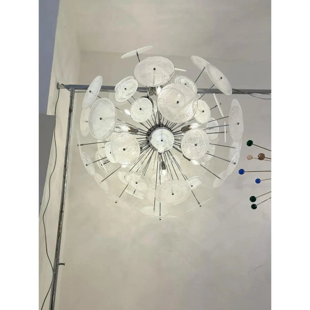 Mid-Century Modern Chromed Sputnik Chandelier with Venied-White Alabastro Murano Glass Discs by Simoeng For Sale - Image 3 of 8