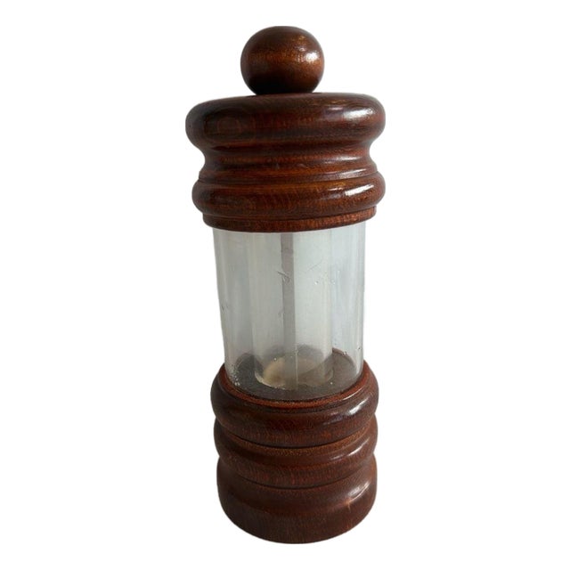 Vintage Leeds Engineering Corp. Wood and Acrylic Salt and Pepper Grinder Shaker For Sale