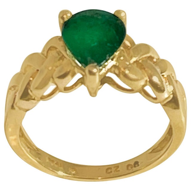 2020s 1.42 Carat Pear Cut Natural Emerald Ring 14 Karat Yellow Gold For Sale - Image 5 of 8