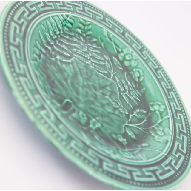 Farmhouse 19th Century French Green Majolica Fern & Leaves Greek Key Plate For Sale - Image 3 of 6