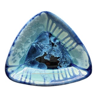 Vintage Edgecomb Potters Maine Blue Crystalline Glaze Triangular Art Pottery Bowl Catchall For Sale