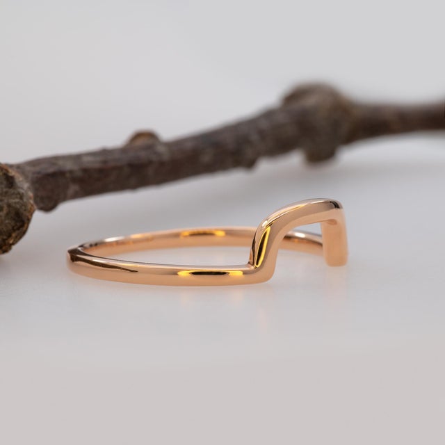 Minimalist Modern Contour Band: Solid 14k Gold Curved Stackable Ring, Size 6.75 For Sale - Image 9 of 10