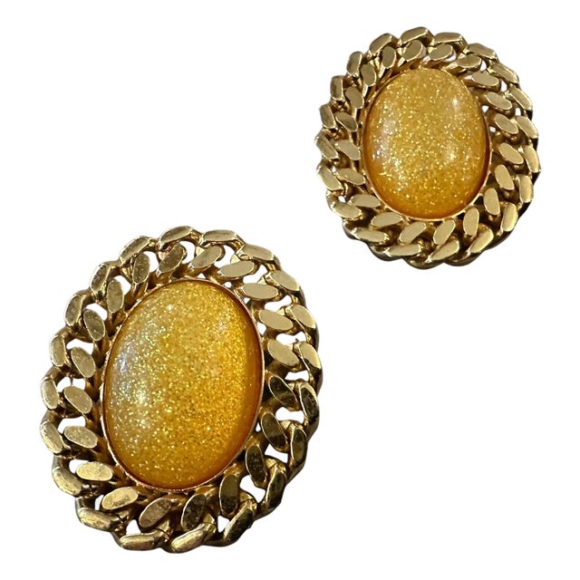 A 1970s Gilt Metal and Faux Oval Gold Pearls Italian Set of Clip-on Earrings For Sale