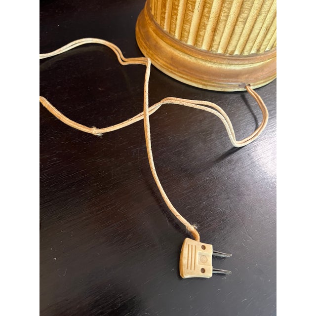 MCM Capodimonte-Style Porcelain Lamp With Musicians - Original Scalloped Shade For Sale - Image 13 of 13