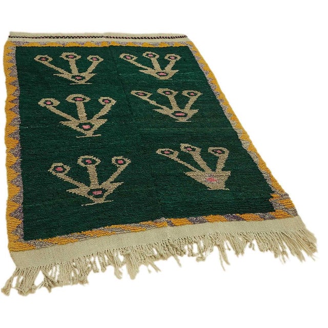 Tulu rugs, also known as Filikli rugs, bring a touch of Turkish tradition with their long, shaggy pile and plush texture....