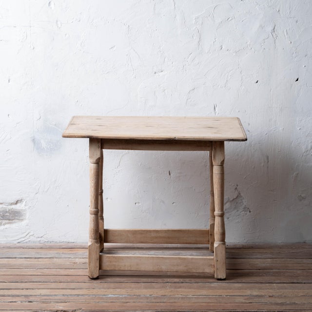 American Tavern Table, 18th Century For Sale - Image 4 of 14