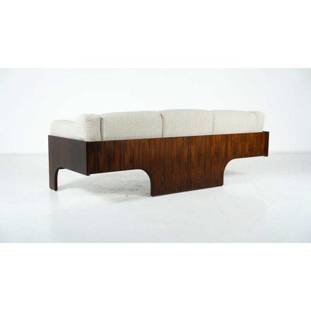 1960s Mid-Century Oriolo Sofa in Wood and White Fabric attributed to Claudio Salocchi for Sormani, 1960 For Sale - Image 5 of 18