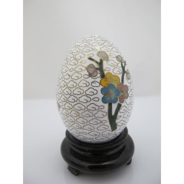 Chinese Cloisonne White Hand Painted Enamel Bird & Lotus in Clouds Egg With Stand For Sale - Image 4 of 8