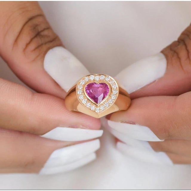 Natural 2.01 cts pink sapphire & 0.28 cts diamond ring in 18k gold For Sale - Image 12 of 18