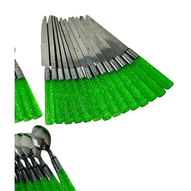 Vintage Cambridge "Dazzle" 44-Piece Flatware Set | Mid Century Modern Green Textured Plastic Handles | Stainless Steel Cutlery MCM For Sale - Image 9 of 13
