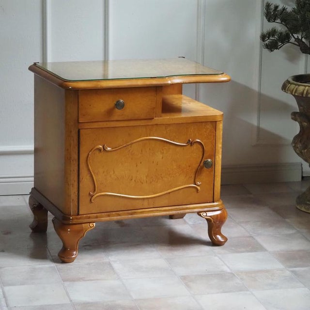 Wood Louis XV Style Bedside Table in Birds-Eye Maple, 1950 For Sale - Image 7 of 7