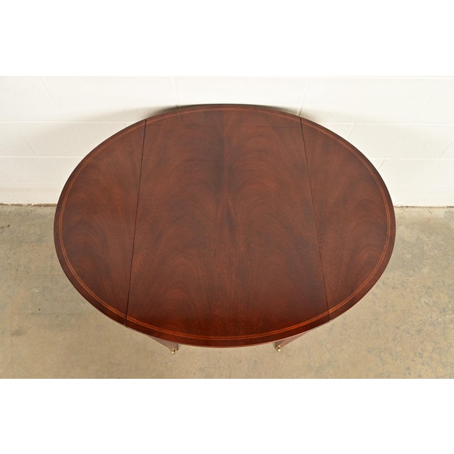 Brown Baker Furniture Historic Charleston Georgian Inlaid Flame Mahogany Drop Leaf Pembroke Side Table For Sale - Image 8 of 17