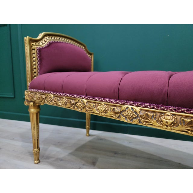 Mid 20th Century Louis XV Style Bench, Aged Gold Leaf Tufted Maroon Velvet For Sale In Miami - Image 6 of 9