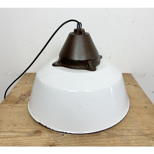 Industrial White Enamel and Cast Iron Pendant Light, 1960s For Sale - Image 13 of 17
