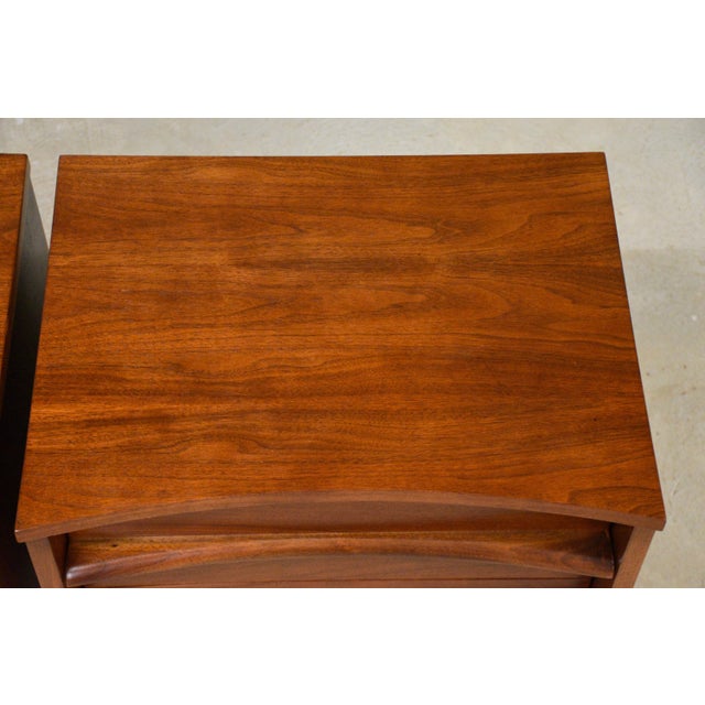 Walnut Mid Century Nightstands by Young Manufacturing - A Pair For Sale - Image 9 of 11