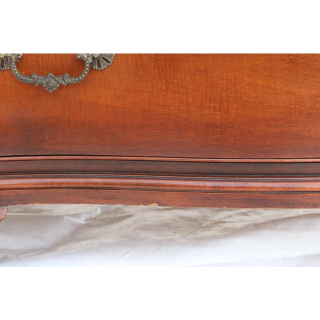 Mid 20th Century Kindel Furniture Mahogany Serpentine Chest of Drawers/Commode For Sale - Image 13 of 15