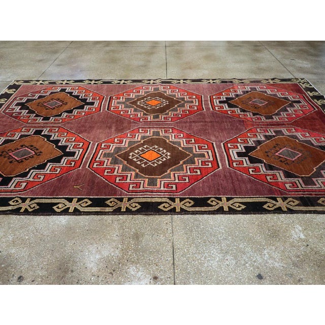 Galerie Shabab Collection Mid-20th Century Turkish Anatolian Room Size Carpet For Sale - Image 4 of 8