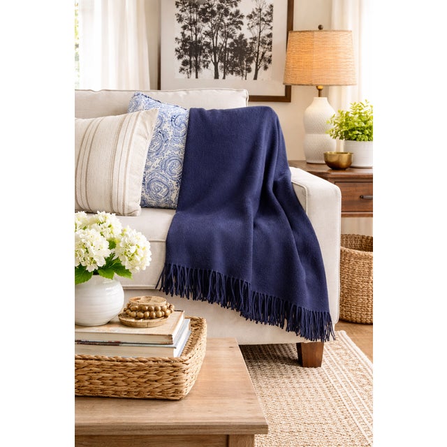 Indulge in the sophisticated elegance of this Ralph Lauren Home throw blanket—a luxurious blend of 85% wool and 15%...