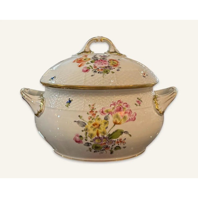 Vintage Herend Tureen With Hand-Painted Floral Decoration and Imprinted Basket-Weave Trim For Sale - Image 12 of 12