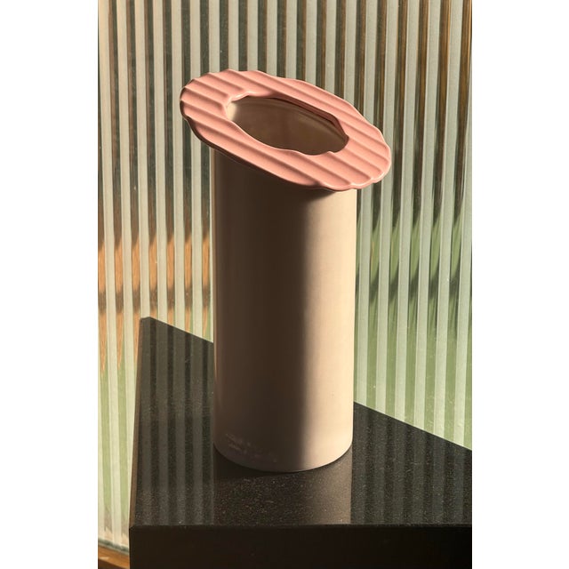 Postmodern Pink Ceramic Vase by Masa Mami, Hawaii Circa 1980 For Sale In Los Angeles - Image 6 of 12
