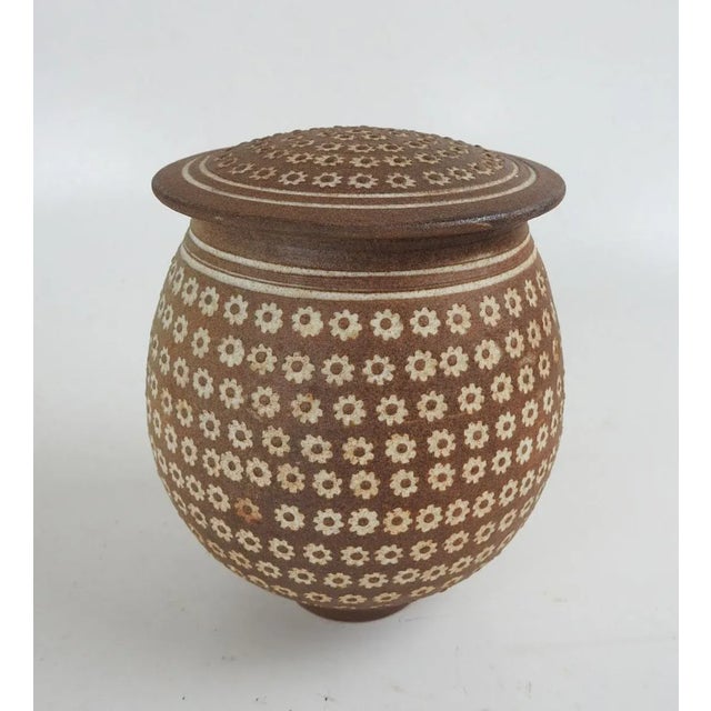 Ceramic 1987 v Chin Vorakit Chinookoswong Stoneware Studio Pottery Jar With Lid For Sale - Image 7 of 9