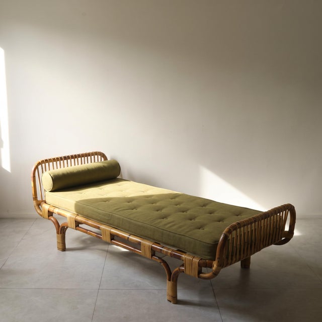 Between the 1950s and 1960s he has created a series of refined pieces made of Indian bamboo and rattan that became a must-...