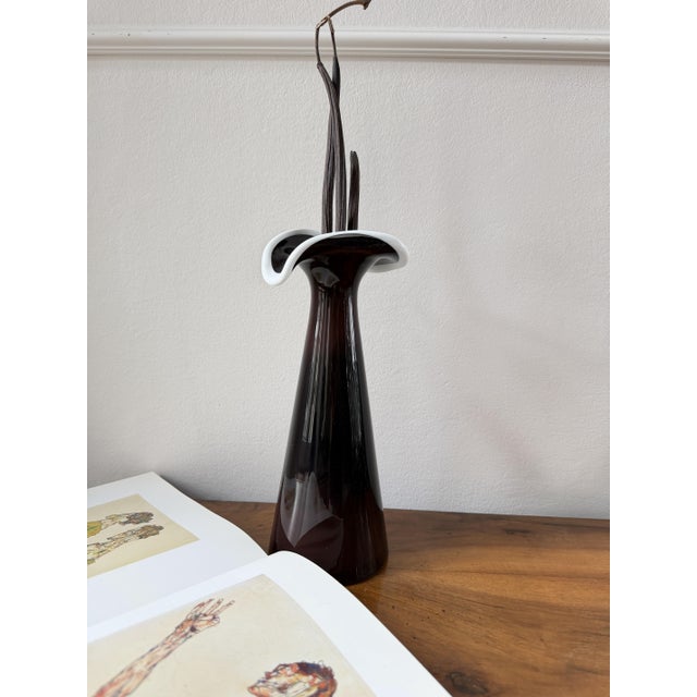 Glass Napoleon Vase in Aubergine and White Opaline by Jerzy Słuczan-Orkusz for Glassworks Tarnowiec, Poland, 1980s For Sale - Image 7 of 14