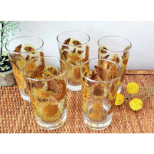 Mid Century Gold Floral Glasses Set of Five Zinnia Garden For Sale - Image 4 of 10