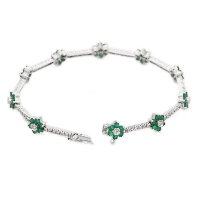Real Diamond and Emerald 12.87 CTS Flower Bracelet by VRJewels For Sale In New York - Image 6 of 14