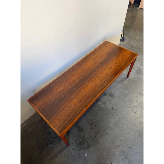 1960s Large Vintage Danish Rosewood Coffee Table – Mid Century Modern Scandinavian Rectangular Cocktail Table For Sale - Image 5 of 10