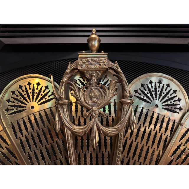 Monumental French Belle Époque Brass Fan Fireplace Screen With Cameo Medallion, C. 1890–1910 For Sale - Image 4 of 6