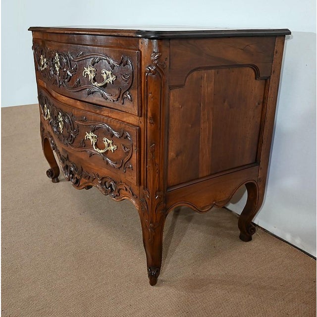 Louis XV Chest of Drawers in Walnut, 18th Century For Sale - Image 9 of 18
