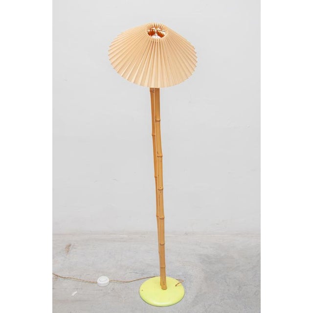 Yellow Mid-Century Modern Bamboo Floor Lamp with Yellow Metal Base, 1959 For Sale - Image 8 of 10