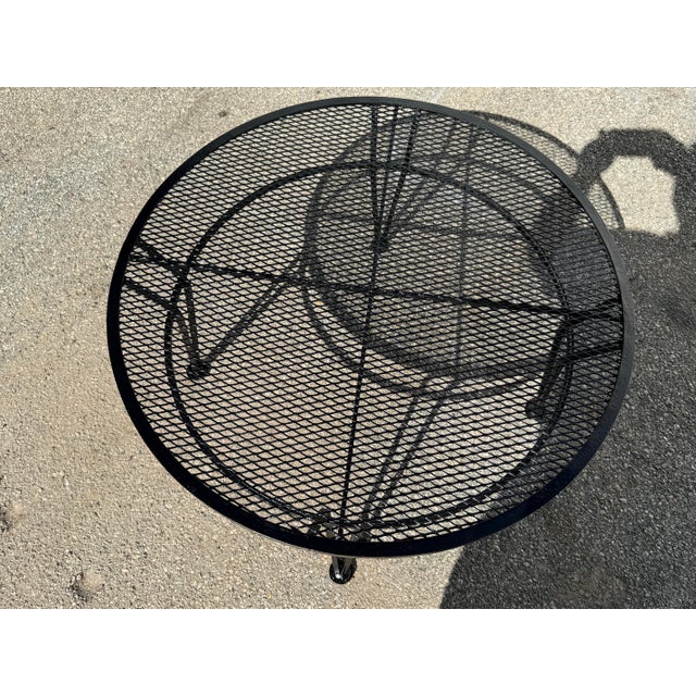 Mid 20th Century Vintage Woodard Style Outdoor Wrought Iron Round Coffee/ Cocktail Table For Sale - Image 5 of 10