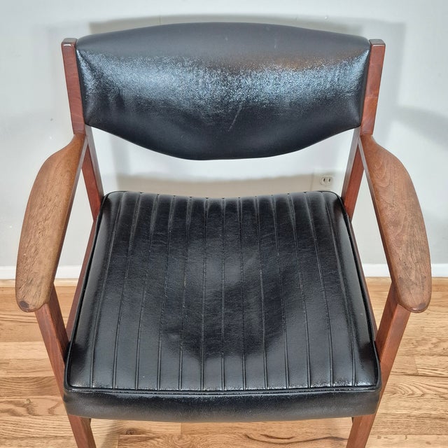Mid 20th Century 1960s Mid Century Modern Gunlocke Style Sculpted Walnut & Channeled Naughahyde Lounge Arm Chair For Sale - Image 5 of 12