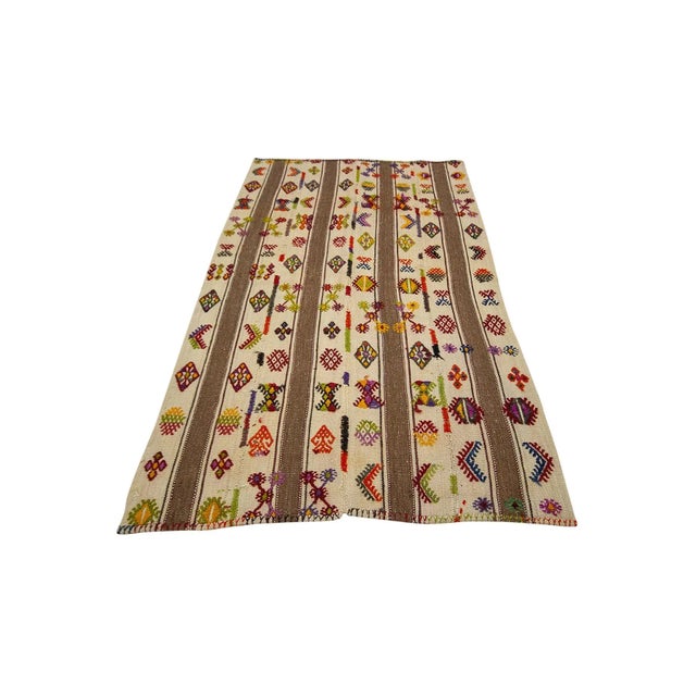 Vintage handwoven decorative kilim from Denizli region of Turkey. Approximately 45-55 years old. In very good condition.