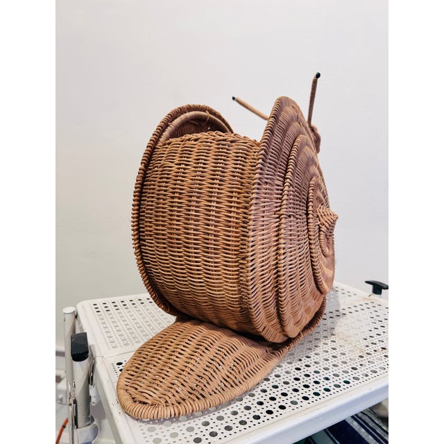 1970s MCM VTG Italian Large Wicker Snail Magazine Catchall 1970s For Sale - Image 5 of 5