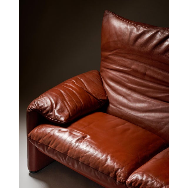 1970s Red Maralunga Love Seat by Vico Magistretti for Cassina, Circa 1970s For Sale - Image 5 of 9