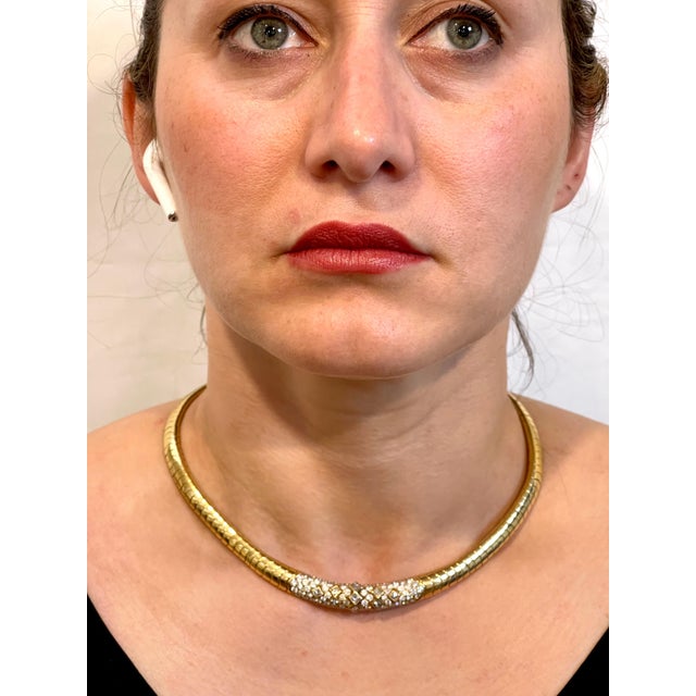 Van Cleef & Arpels 18 Kt Yellow Gold and 5.6 Ct Diamond Collar/Choker Necklace For Sale In New York - Image 6 of 8