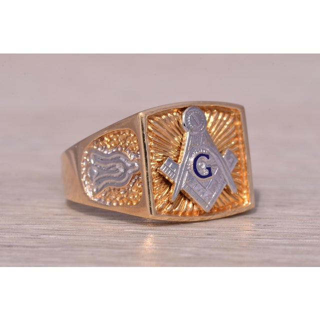 The Mason: Two Tone Masonic Ring in White and Yellow Gold For Sale In Philadelphia - Image 6 of 8