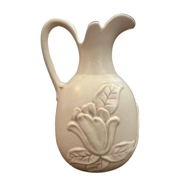 Vintage 1940's Redwing Pottery Stoneware Pitcher from the Magnolia Line in Ivory #1012. Piece is In Great Pre-Owned...