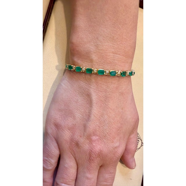 9 Carat Emerald Cut Emerald and Diamond Tennis Bracelet 14 Karat Yellow Gold For Sale - Image 13 of 18