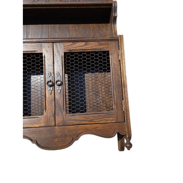 1980s Ethan Allan Charter Oak Jacobean Hanging Wall Shelf Hutch Curio Display Cabinet For Sale - Image 5 of 14