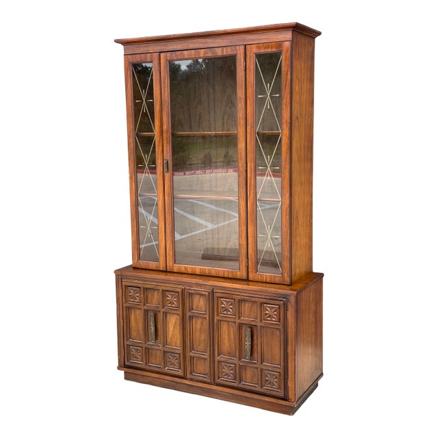 C. 1972 Mid Century Modern China Cabinet W/ Etched Geometric Glass, Carved Accents, Brutalist Pulls For Sale