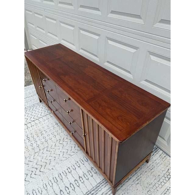 Mid Century Credenza by Broyhill For Sale - Image 6 of 8