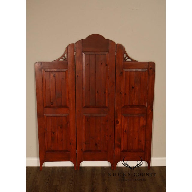 Rustic Colonial Style Pair of Pine Folding Dressing Screens For Sale - Image 4 of 18